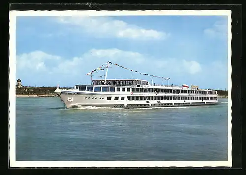 AK Dampfer Wolga der sowjetischen Donau-Dampfschifffahrt auf der Strecke Passau-Wien-Jalta in Flaggengala