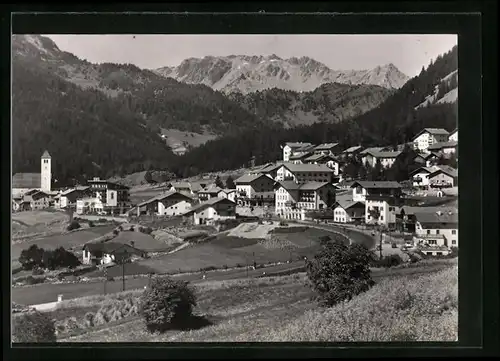 AK Neureschen /Vinschgau, Ortsansicht mit Kirche