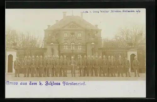AK München /Fürstenried, Soldaten vor dem Schloss
