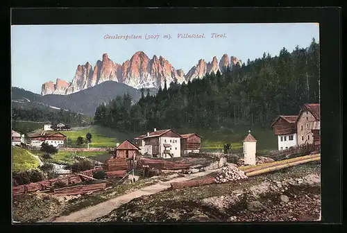 AK Villnöss, Ortsansicht mit Geislerspitzen