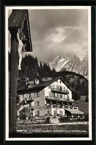 AK Canazei alla Marmolada, Albergo Pensione Faloria mit Kruzifix und Bergpanorama
