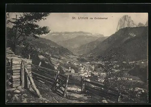 AK St. Ulrich im Grödnertal, Ortsansicht aus weiter Ferne