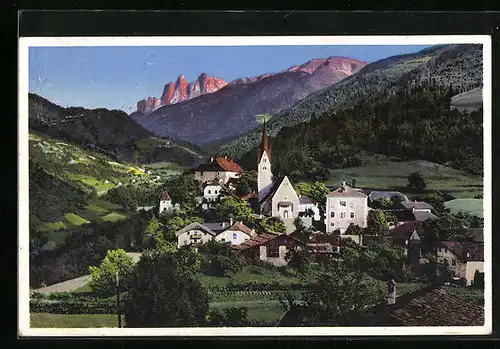AK Gudon, Ortsansicht mit Gebirgspanorama