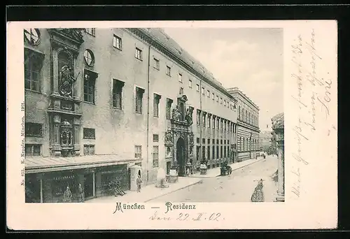 AK München, Wachsoldaten vor Residenzgebäude