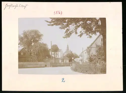 Fotografie Brück & Sohn Meissen, Ansicht Grossröhrsdorf, Strasseneck mit Blick zur Kirche