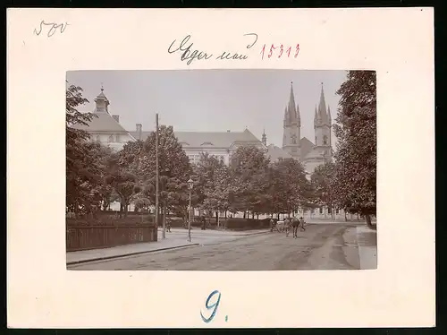 Fotografie Brück & Sohn Meissen, Ansicht Eger, Kirchtürme vom Spitalplatz gesehen