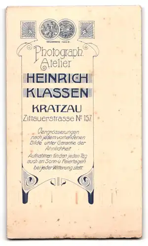 Fotografie Heinrich Klassen, Kratzau, Zittauerstr. 157, Junge Dame in weissem Rüschenkleid mit Blumenschmuck