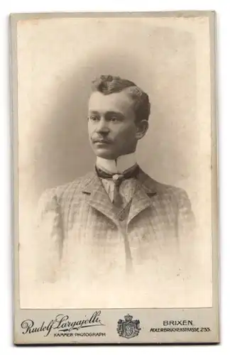 Fotografie Rudolf Largajolli, Brixen, Jugendstil Verziehrungen mit Bluen und Wappen