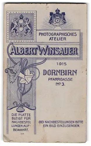 Fotografie Albert Winsauer, Dornbirn, Pfargasse 3, Wappen mit Greifen und blühender Lilie