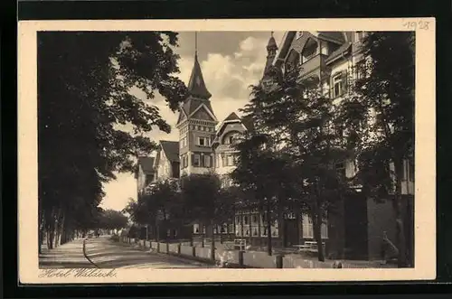 AK Freudenstadt i. württbg. Schwarzwald, Hotel Waldeck mit Strassenpartie