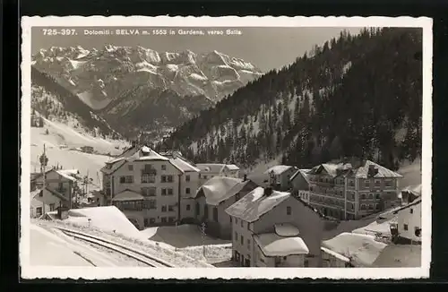 AK Selva in Gardena, Ortsansicht mit Hotel Posta gegen Sella