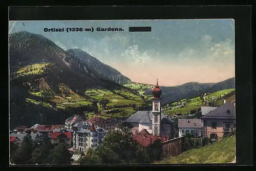 AK Ortisei /Gardena, Teilansicht mit Bergpanorama