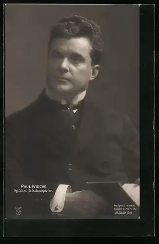 AK Schauspieler Paul Wiecke in eleganter Kleidung