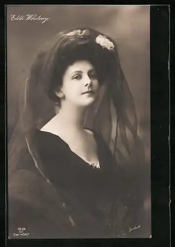 AK Schauspielerin Edith Whitney in schwarzem Kleid mit Schleier