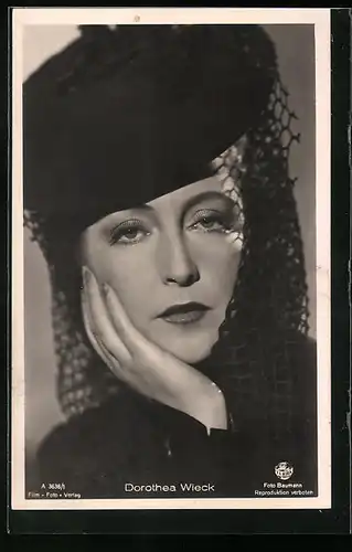 AK Schauspielerin Dorothea Wieck mit schwarzem Hut und Schleier