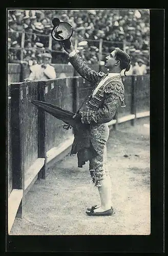 AK El brindis, Torero empfängt Ovationen