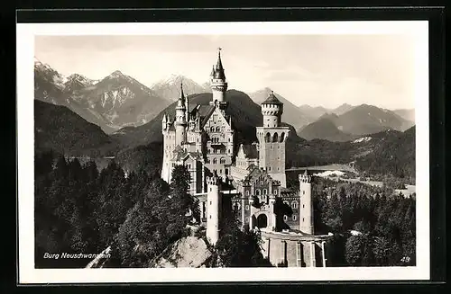 AK Neuschwanstein, Die Burg vor Bergpanorama