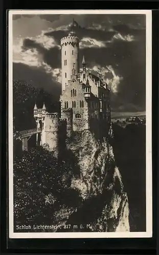 AK Lichtenstein, Schlossansicht an einem bewölkten Tag