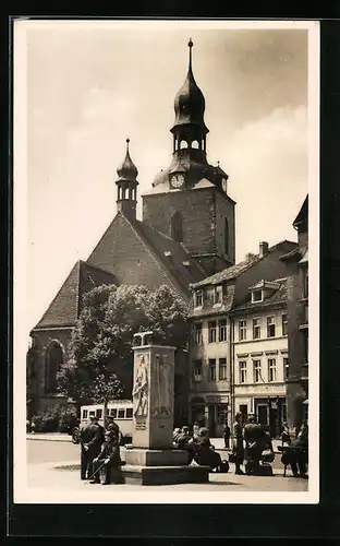 AK Hettstedt, Bergmannsdenkmal neben der Kirche