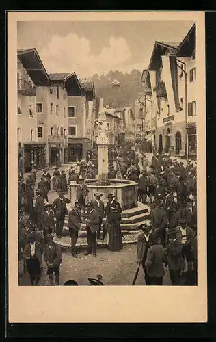 AK Berchtesgaden, Belebter Marktplatz mit Brunnen