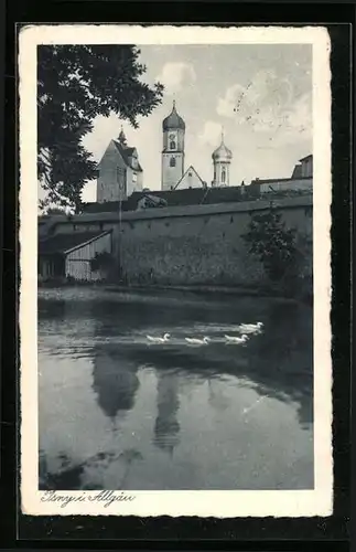 AK Isny i. Allgäu, Dreiturmblick mit Stadtmauer und Wassergraben