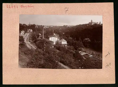 Fotografie Brück & Sohn Meissen, Ansicht Rochsburg, Blick auf den Bahnhof mit Bahngleisen und Mühle