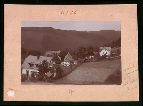 Fotografie Brück & Sohn Meissen, Ansicht Bärenfels i. Erzg., Partie im Ort mit Wohnhäusern