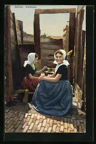 Künstler-AK Photochromie Nr. 2950: Walcheren, Zwei holländische Mädchen an einem Tischchen