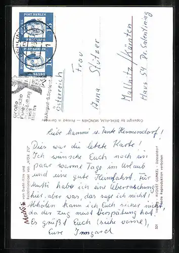 AK Mecki steht mit seiner Frau am Bahnsteig und wartet auf den Zug