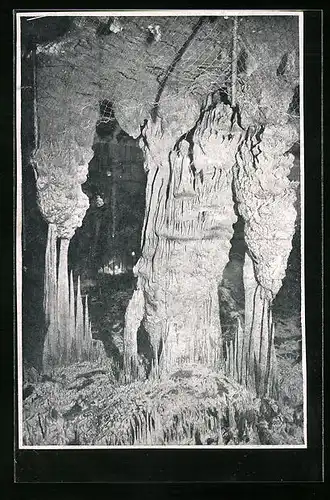 AK Grosse Tropfsteinformen in einer Höhle