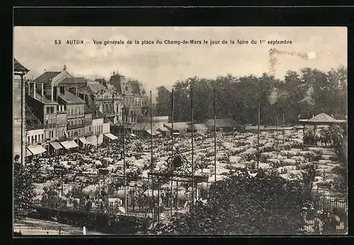 AK Autun, Vue générale de la place du Champ de Mars le jour de la foire du 1er septembre