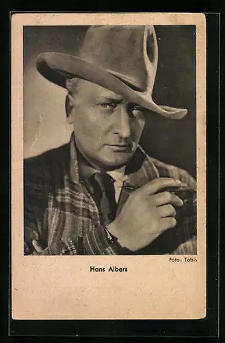 AK Schauspieler Hans Albers charmant mit Hut und Zigarre