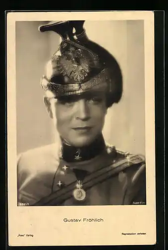 AK Schauspieler Gustav Fröhlich in einer Filmuniform