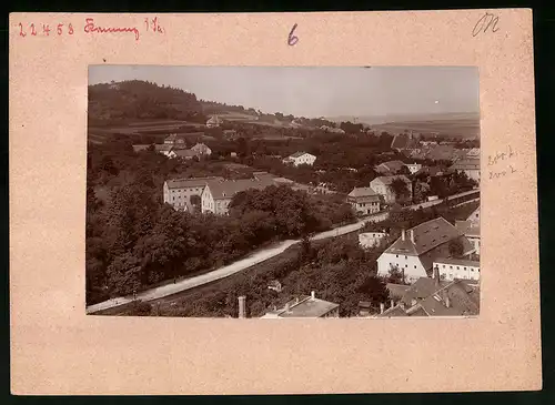 Fotografie Brück & Sohn Meissen, Ansicht Kamenz, Stadtrand mit Gasthaus & Strassenansicht, Blick nach dem Hutberg