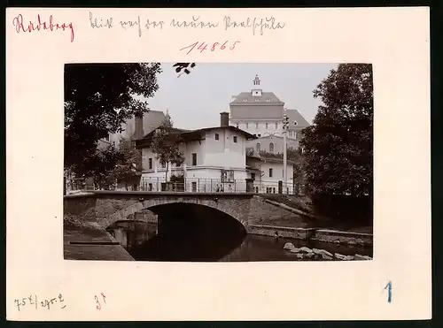 Fotografie Brück & Sohn Meissen, Ansicht Radeberg, Brücke vor der Realschule, Schule, Schulhaus