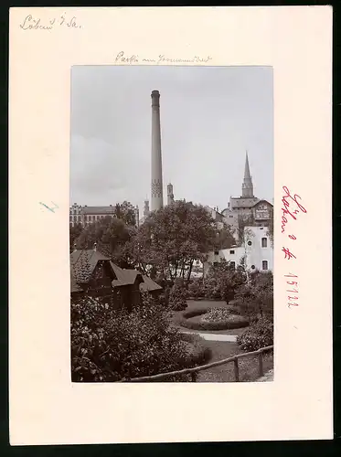 Fotografie Brück & Sohn Meissen, Ansicht Löbau, Garten am Hermannsbad, Restaurant & Fabrikschornstein im Hintergrund