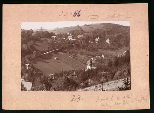 Fotografie Brück & Sohn Meissen, Ansicht Kipsdorf i. Erzg., Blick in das Tal mit Kirche und Wohnhäusern