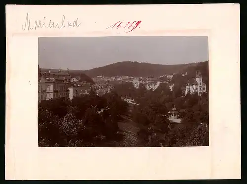 Fotografie Brück & Sohn Meissen, Ansicht Marienbad, Blick vom Stadtgarten auf den Ort