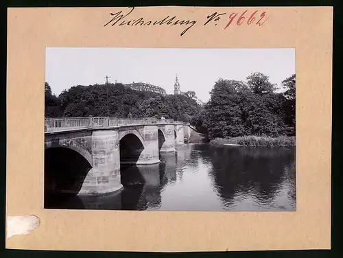 Fotografie Brück & Sohn Meissen, Ansicht Wechselburg a. d. Mulde, Muldenbrücke mit Blick zum Schloss