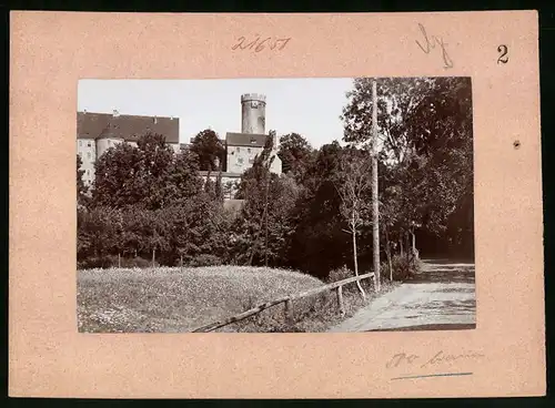 Fotografie Brück & Sohn Meissen, Ansicht Gnandstein, Feldweg mit Blick auf das Schloss