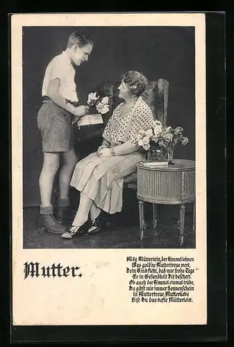 AK Sohn beschenkt Mutter zum Muttertag