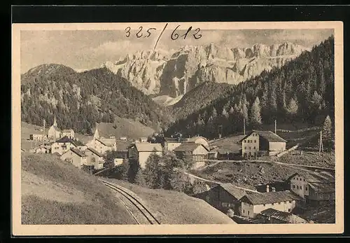 AK Selva /Val Gardena, Ortsansicht mit Stellagruppe