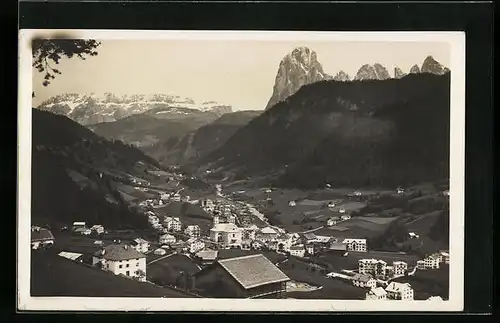 AK St. Ulrich, Ortsansicht mit Sella und Langkofel