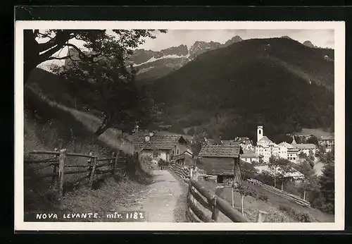 AK Nova Levante, Ortsansicht mit Kirche