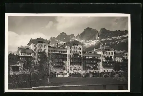 AK Carezza al Lago, Ansicht des Grd Hotels mit Bergpanorama