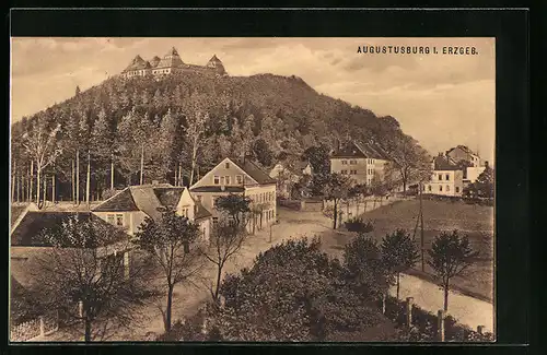 AK Augustusburg /Erzgeb., Strassenpartie mit der Burg