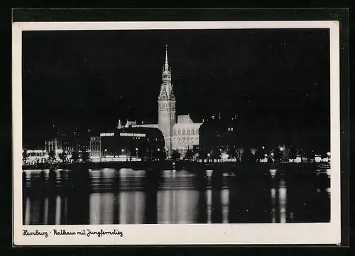 AK Hamburg, Rathaus mit Jungfernstieg bei Nacht