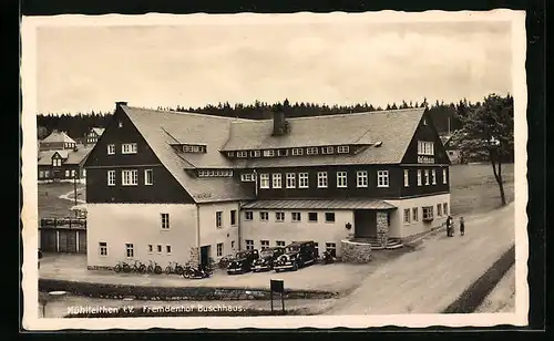 AK Mühlleiten i. V., Fremdenhof Buschhaus, Inh.: Paul Koch, Ansicht mit Autos und Seitenwagenkrad