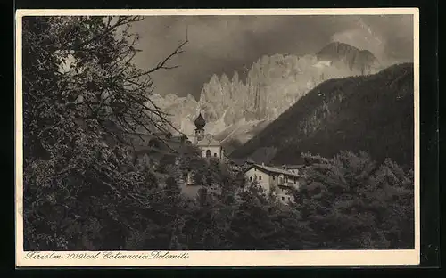 AK Tires, Teilansicht mit Kirche