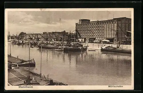 AK Mannheim, Partie am Speicher im Mühlauhafen, Löschen der Fracht